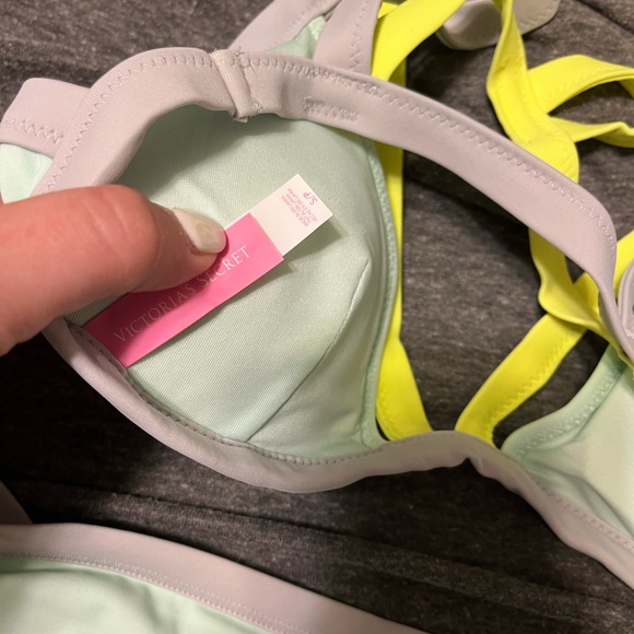 Victoria’s Secret color block bikini - Picture 2 of 4